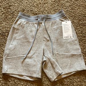 At Ease Short 7” - M